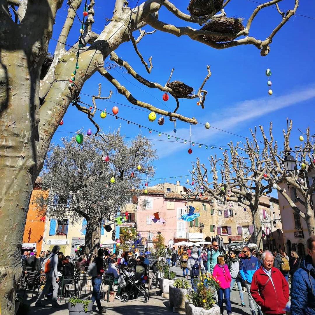 BikeHireDirect's tweet photo. Nick at @VarBikeHire is enjoying the Easter celebrations at #Tourtour in the #Provence !

To enjoy an Easter bike ride across #ProvenceAlpesCotedAzur visit https://t.co/fksDur7QMC 🙂

#France #French #BikeHireDirect #DispoVelo #Paques https://t.co/kiQpliNNha