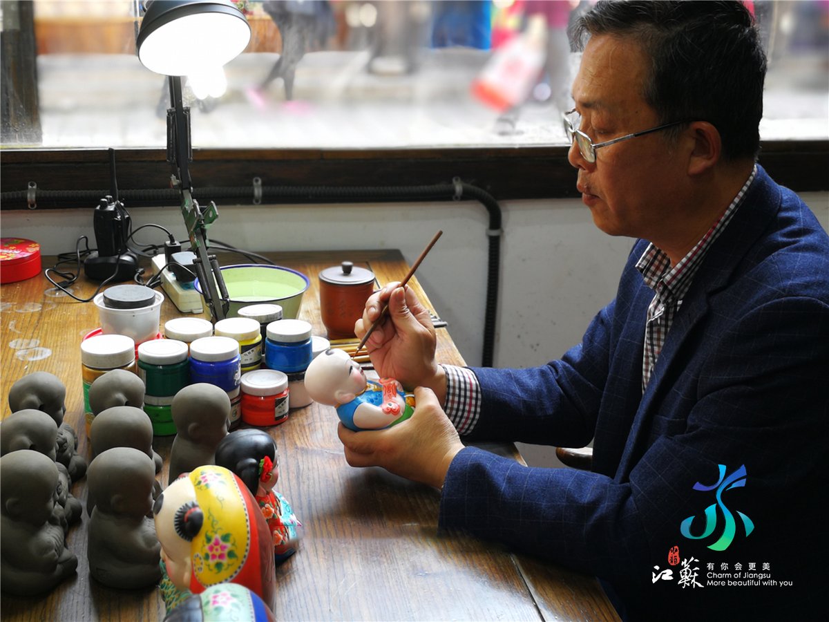 VisitJiangsu's tweet photo. #DiscoverJS Ready to have some fun with Huishan clay figurines? These figurines first appeared during the Ming Dynasty(1368-1644), and are known for its unique modeling, rich regional characteristics, and vivid colors. And the best part? You can do it all by yourself!#InsiderJS https://t.co/47hUXdrCgA