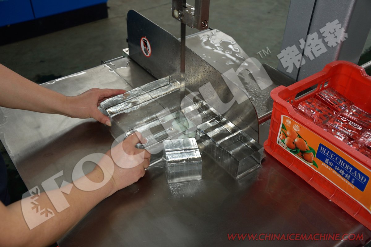 deintiwal83's tweet photo. Transparent block ice machine can make 1block, 2blocks, 4blocks, 6blocks for options. Ice weight can be produced based on different usage, like bar, cafe, sculpturing. 99%transparent high quality.
#Icemachine #blockicemachine #Transparenticemachine #Edibleicemachine #icestorage https://t.co/HIV6EGZmnu