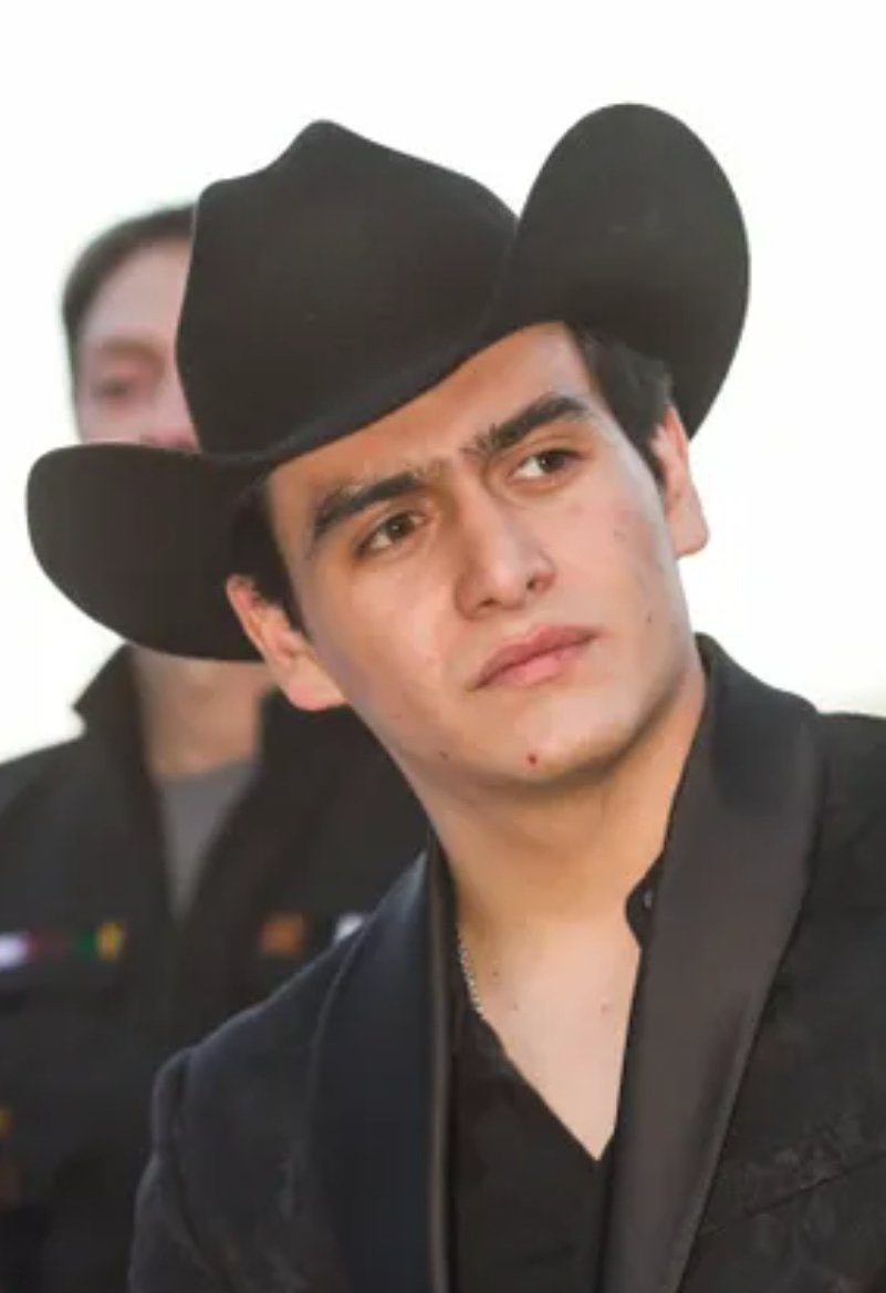 Que terrible y tan lamentable noticia la muerte de Julian 
Figueroa tan jovencito apenas 28 años de edad  QEPD🙏🏻
y que Dios le de pronta resignación a su madre <a href="/MaribelGuardia/">Maribel Guardia</a> y el resto de su familia, no hay palabras…

#julianfigueroa