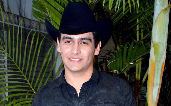 #NoticiaDeÚltimoMomento🕊 

Reportan el fallecimiento de Julián Figueroa, hijo de Maribel Guardia y Joan Sebastian.

Hasta el momento se sabe que el fallecimiento ocurrió en su casa del Pedregal en la Ciudad de México.

#RevistaReviveDigital
