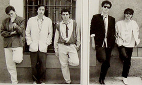 callesdelpop's tweet photo. Al margen de ideologías políticas, el que fuera miembro del partido Ciudadanos, Juan Carlos #Girauta, fue en #losochenta el cantante de esta banda #barcelonesa, Astrolabio. Un pop fuera del momento y una jovialidad entendida a su manera. Editan un miniLp. https://t.co/3vXjSIkYdH https://t.co/HTebIUhBlv