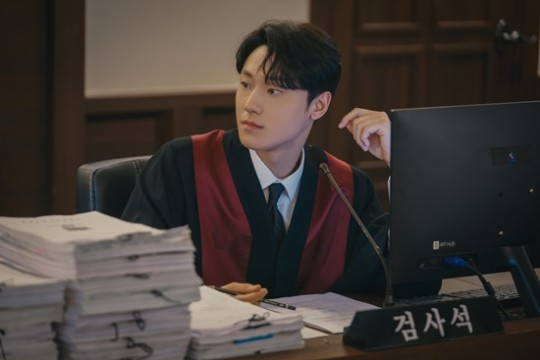 GEMISODA's tweet photo. prosecutor lee dohyun t_T never beating the solhwi's son allegations https://t.co/7lVM1JoqAo