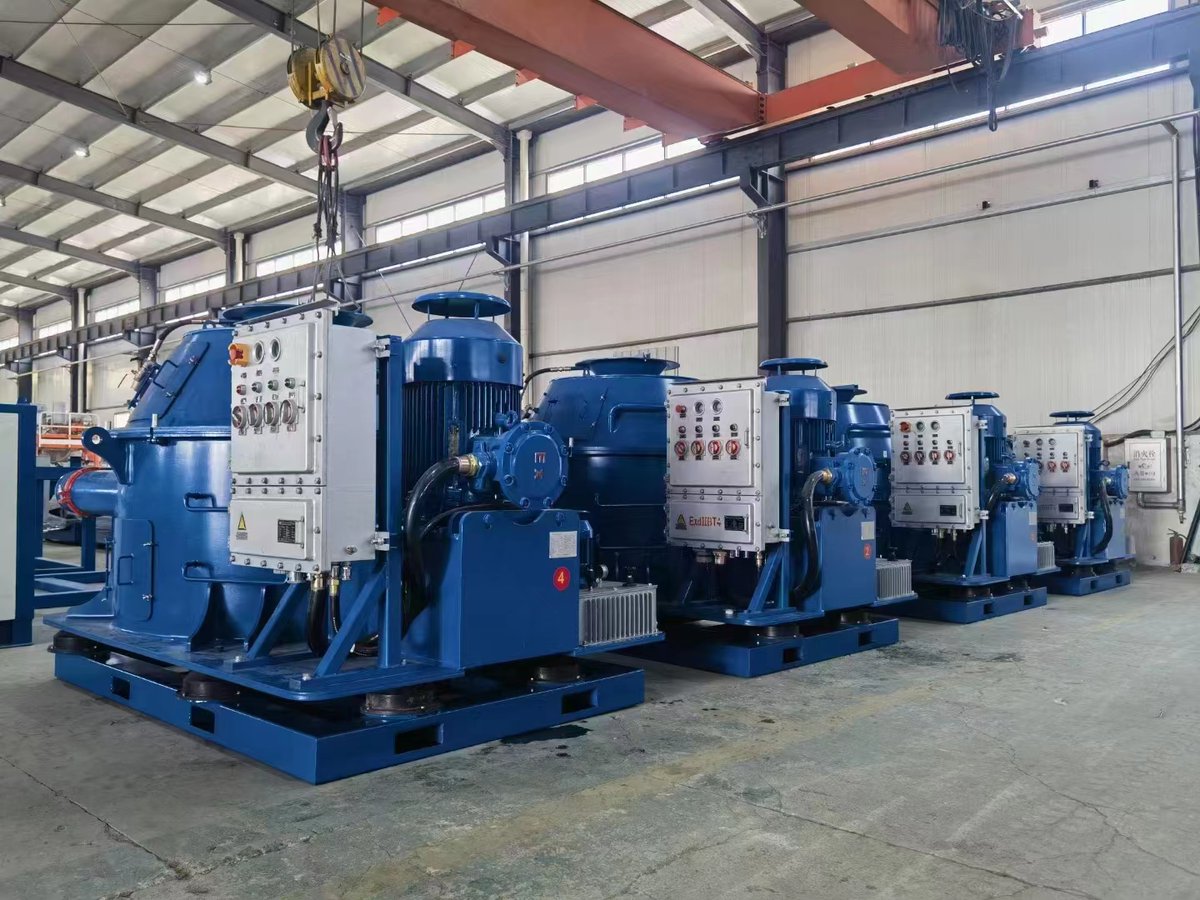 Lucaharris01's tweet photo. The solid control drilling cuttings dryer and decanter centrifuge are packaged and shipped to Russia.
#oilfield #oilfieldlife #oilfieldman #oilfieldservices #oilfieldequipment #oilfieldwives #drill #drilling #drillingrig #mudpump #oil #dryer #centrifuge https://t.co/Jw5bkeXlMk
