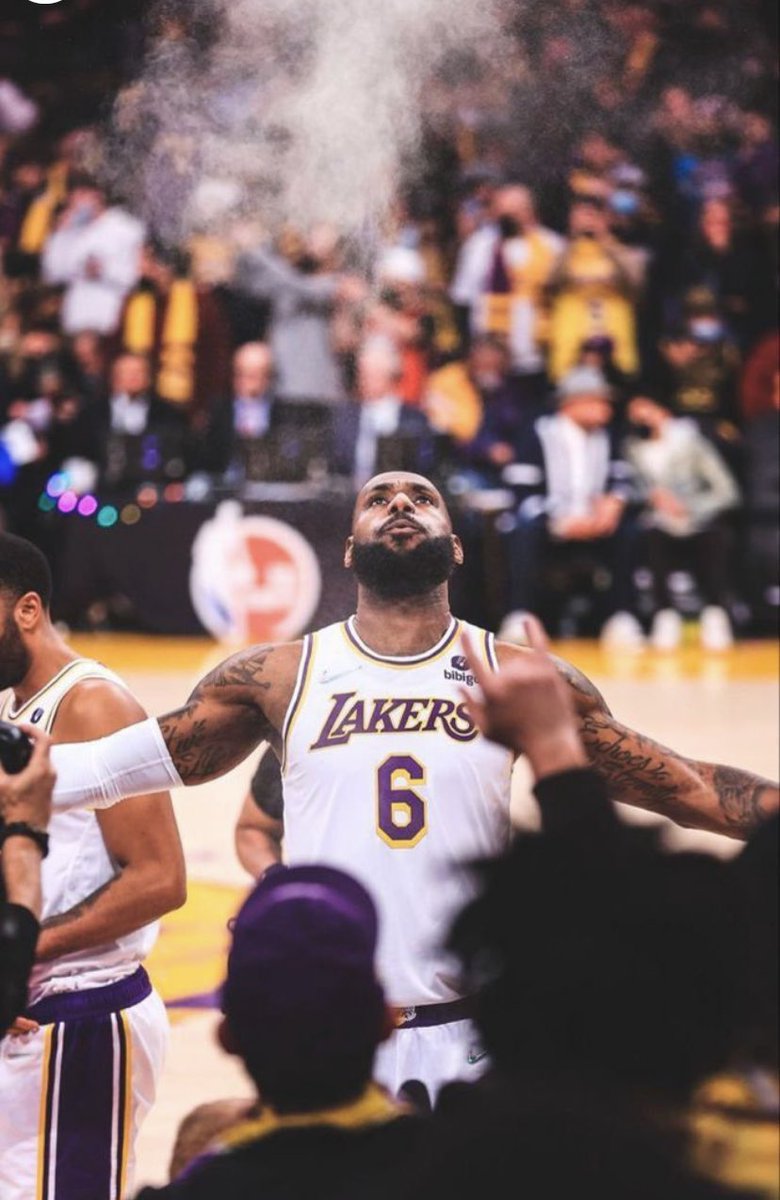 LBJsBest's tweet photo. Nah this crazy idc what anyone says: 

LeBron now has 19 seasons in a row of AT LEAST 25 PPG 👑😤🤯 https://t.co/erUFj19Vcq