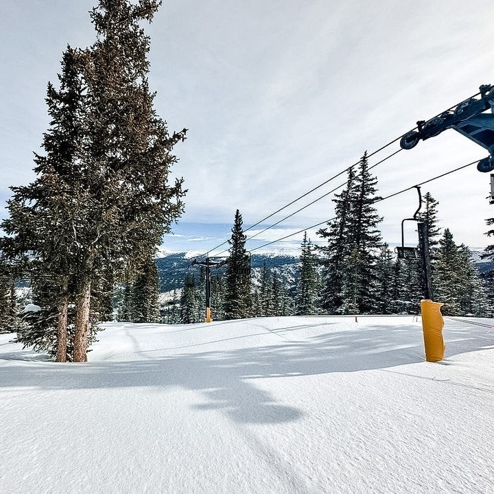 Last but def not least @winterparkresort⁠
⁠Just check out these conditions...⁠

So come ski ALAP (as long as possible  ⛷️🏂🏾 🙌 ⁠
⁠
📷: jdonalue⁠
⁠
#WinterParkResort # ( #📷 @winterparkresort )⁠
#mountain #snowboard #snowboarding #mountains #snow #skiing #winter