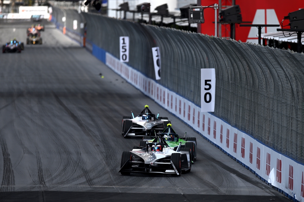 FormulaE_HV's tweet photo. It's almost time to rev up your engines with #FEHV 🏁⚡
With realistic graphics and high-speed thrills, it will sure get your adrenaline pumping. Join the community now and get ready for the ultimate racing experience: https://t.co/5nhHi3tAMo
#FEHV #REVV #Race #Win #Earn https://t.co/zXFp5aQiX7