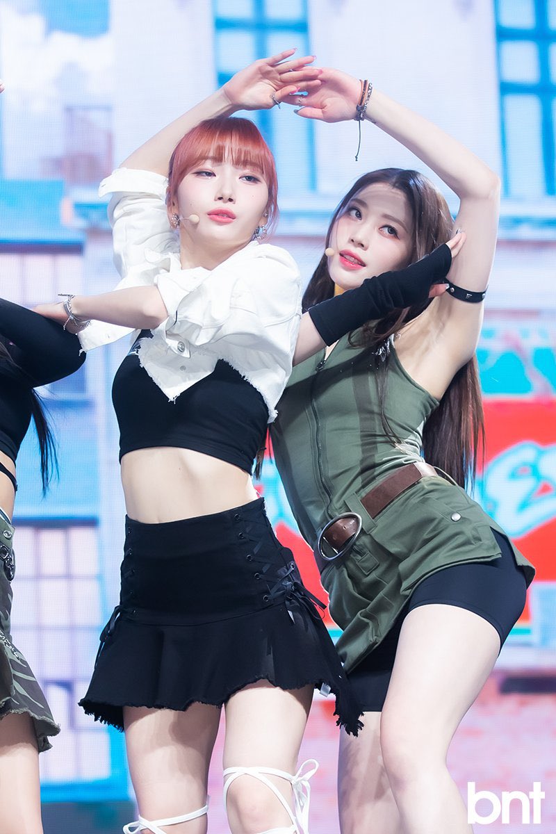 xiaoeunfolder's tweet photo. THE POWERFUL DUO IS BACK https://t.co/1HfKp6JTWc