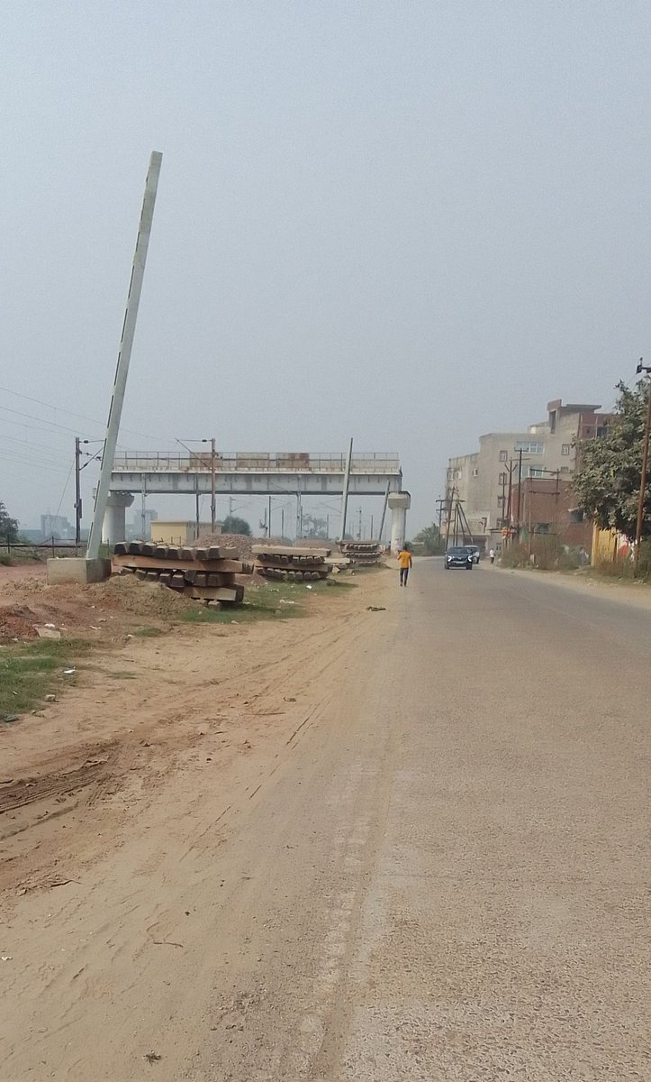 ManojBh92986868's tweet photo. @CeoNoida @noida_authority @myogiadityanath @CMOfficeUP @ChiefSecyUP @UPGovt @dr_maheshsharma @NandiGuptaBJP @PankajSinghBJP Ek murti gollkhakar direct NH91 Lal kuan ghaziabad up pending work two sides work road very important links chaprolla bisrakh Road railway bridge complete 8year se pending greater Noida authority https://t.co/azGL2bmsPv