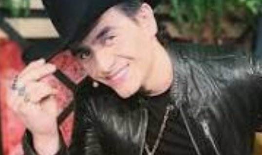 MexicoInseguro2's tweet photo. Muere Julián Figueroa hijo de Joan Sebastian y Maribel Guardia, se desconocen las causas de su deceso, solo se sabe que el joven de 27 años había hecho una publicación donde mostraba una profunda depresión por la muerte de su padre que antier cumplía 8 años. https://t.co/YoWWbScbrd