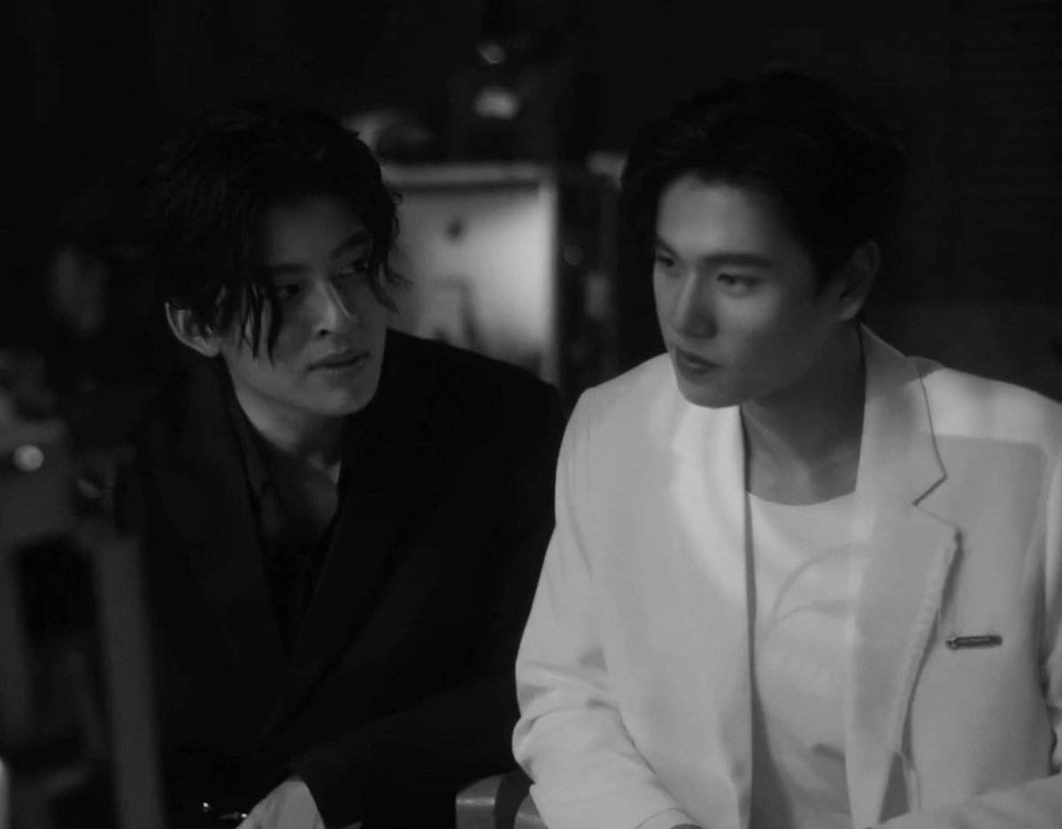 Animena on Twitter: "RT @3WELL_KSY: ชอบเวลาที่เขามองอีกคนจัง #ร้อยฤดู ...