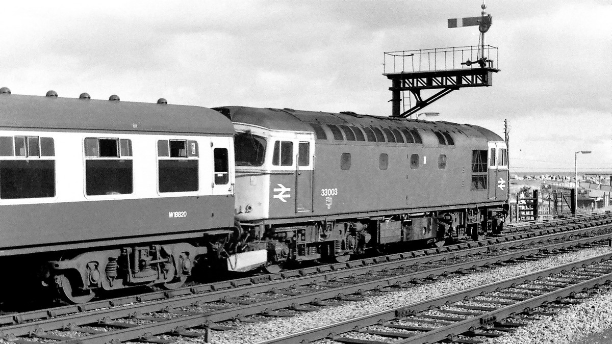 Eighties Trains tweet media