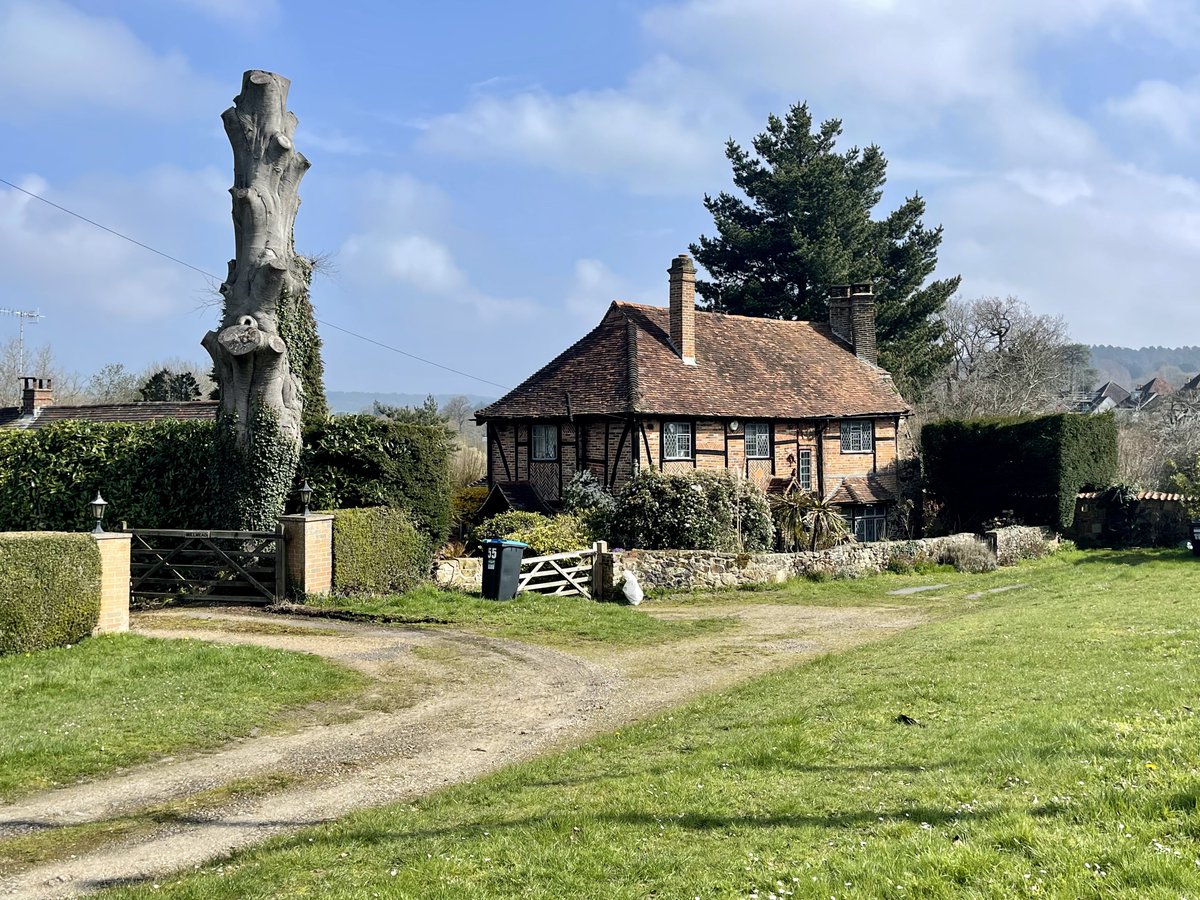 timmy_uk's tweet photo. Yesterday’s walk around the family village of #LimpsfieldChart #Surrey https://t.co/GI2tgvAyQQ