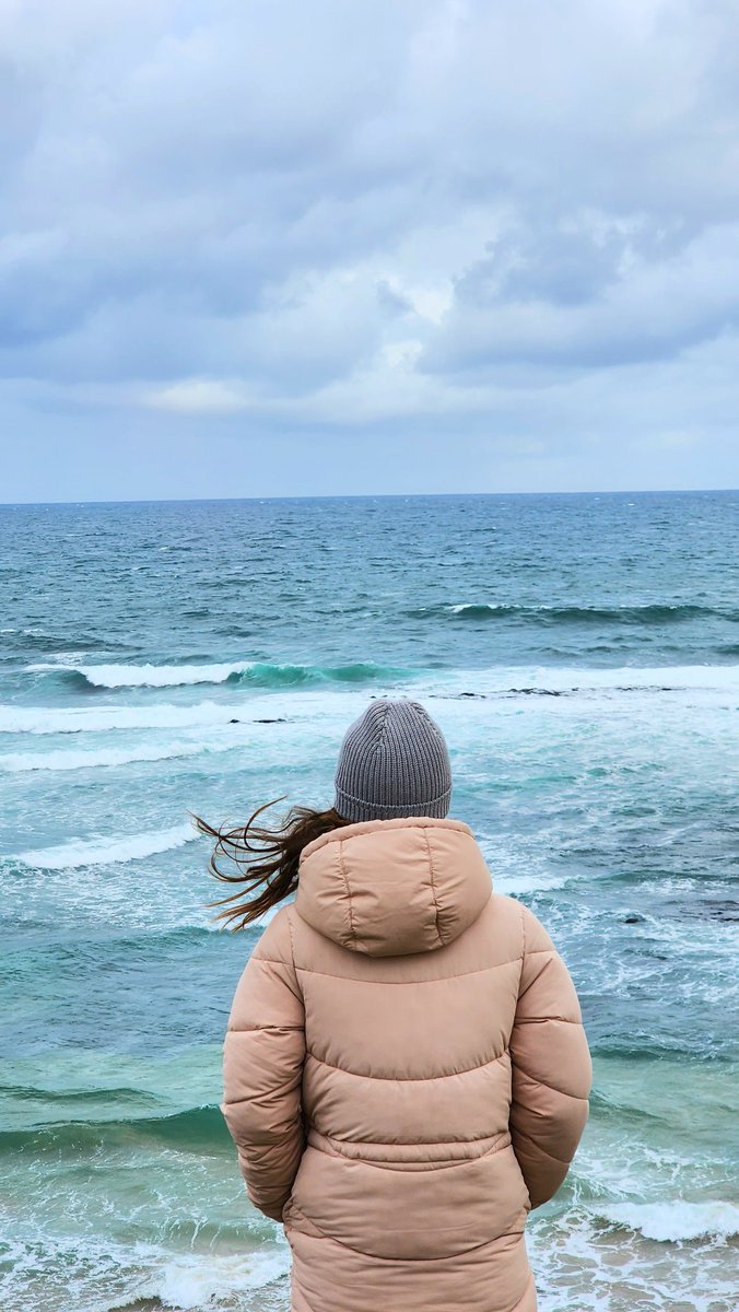 It's not the greatest weather the past few days here on the island, but I'm still getting in some decent UGC Photography 🙌 

#makingthemostofit #ugcphotography #ugc #islandlife #winterjacket