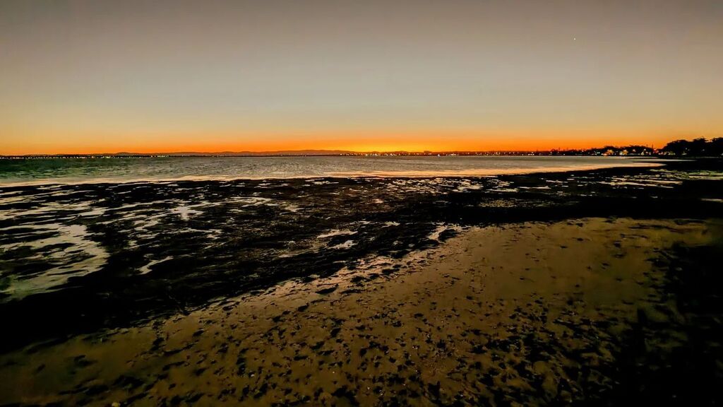 Sunday sunsets
.
.
.
#brisbaneanyday #visitbrisbane #visitmoretonbayregion #redcliffe #thisisqueensland #visitaustralia #exploreaustralia  #sunrise #sunset #waves #sky #clouds #horizon #beach #visitmoretonbayregion #river  #horizon #nature #water #ig_cap… instagr.am/p/Cq2DjWtPG2q/