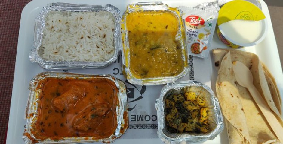 Travelled in Delhi Metro and they are serving this delicious food in Ladies compartment.
At least serve singhara chaat in boys compartment.