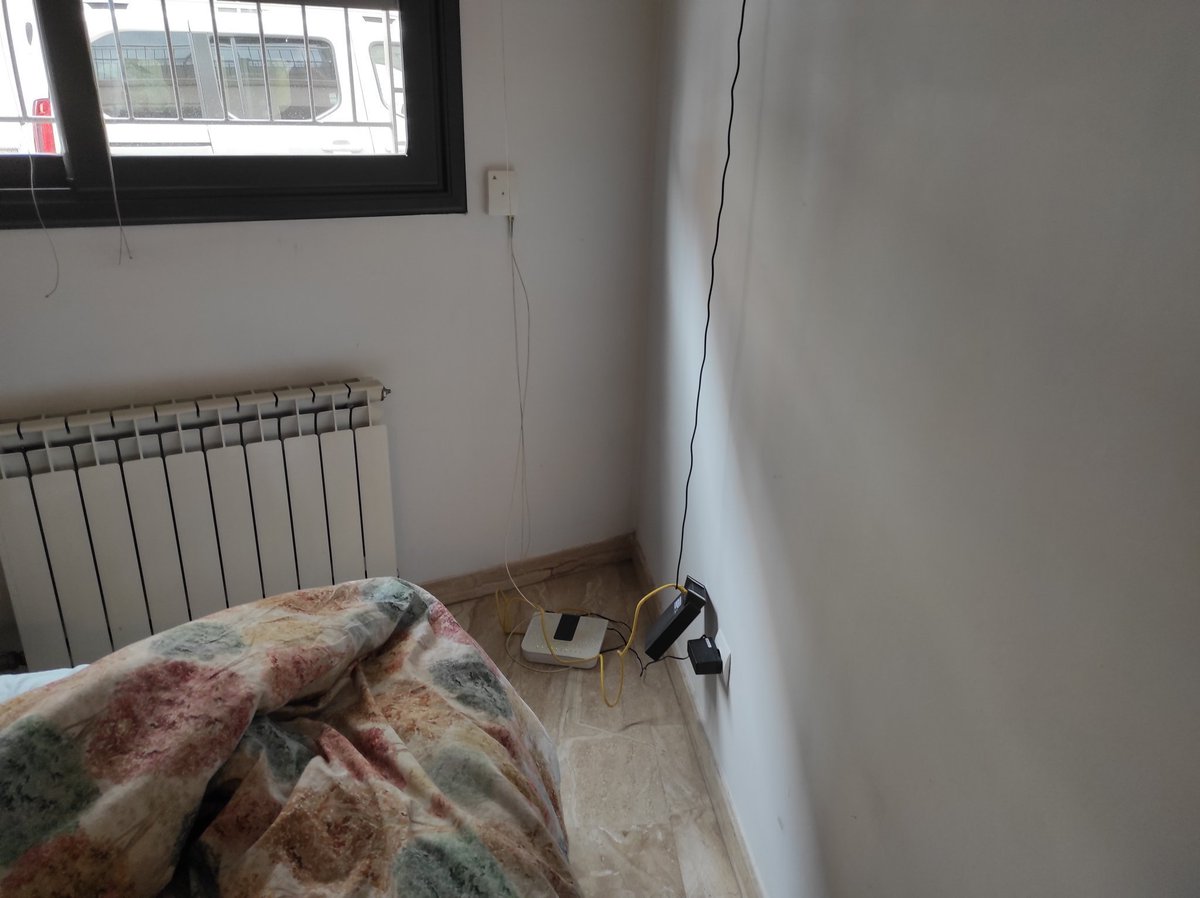 braendansofa's tweet photo. DÍA 92 con la incidencia/negligencia de @vodafone_es se ponen en contacto conmigo para decirme que por fin enviaran un técnico a reparar este problema y a la media hora me vuelven a llamar diciendome que no enviarán un técnico porque tenemos internet y cobertura y no hay fallos. https://t.co/Hz0dIzaWgr