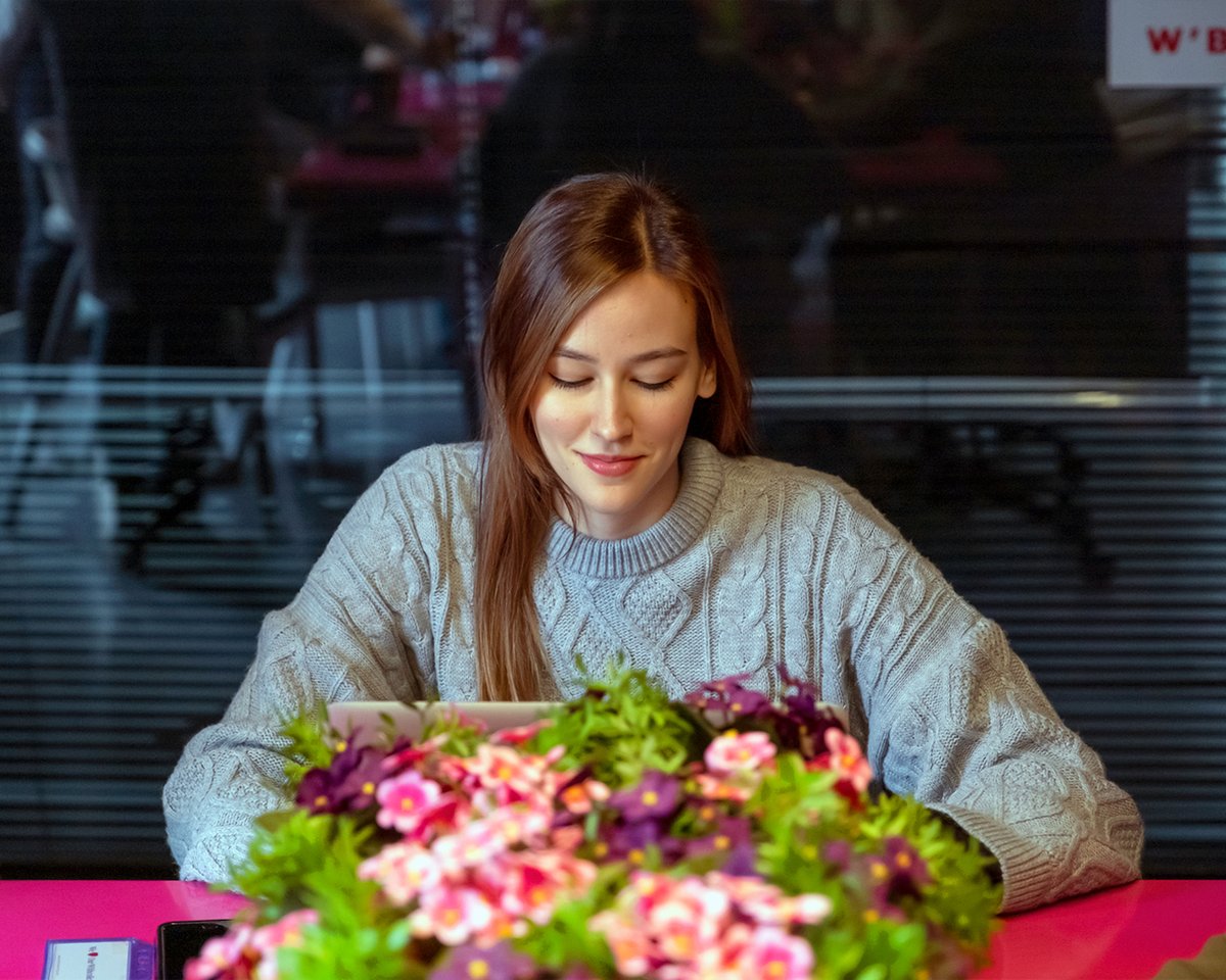 withcoworking's tweet photo. Renklerin gücüne inan ve yeni haftaya Withco enerjisi ile başlamak için rengarenk ortak çalışma alanlarımızdan birinde yerini al! 💻🦒💐
#enjoyyourwork #withco #coworkingspace #office #withcolic #withcoworking #coworking #izmir #creative #ideas #team #tasarlapaylasbuyut https://t.co/btcbbUKlFS
