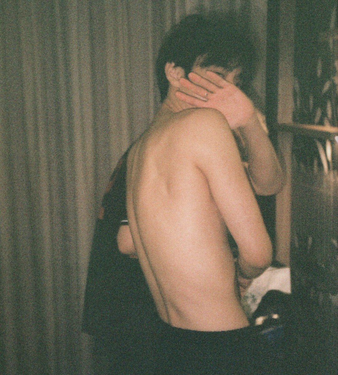inyourmaeum's tweet photo. wedding day:                            the next morning: https://t.co/XNj1Jt7UOj