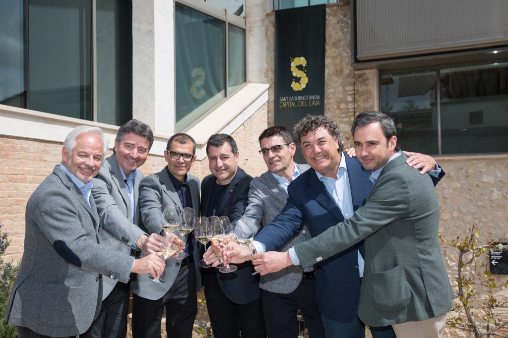 corpinnatSW's tweet image. Today, it&apos;s exactly five years since we presented the collective brand of #sparklingwines #Corpinnat, at the Fassina de Sant Sadurní d&apos;Anoia. Today, Corpinnat represents 11 #wineries and has become a prestigious brand and reference for excellent sparkling wines from the #Penedès.