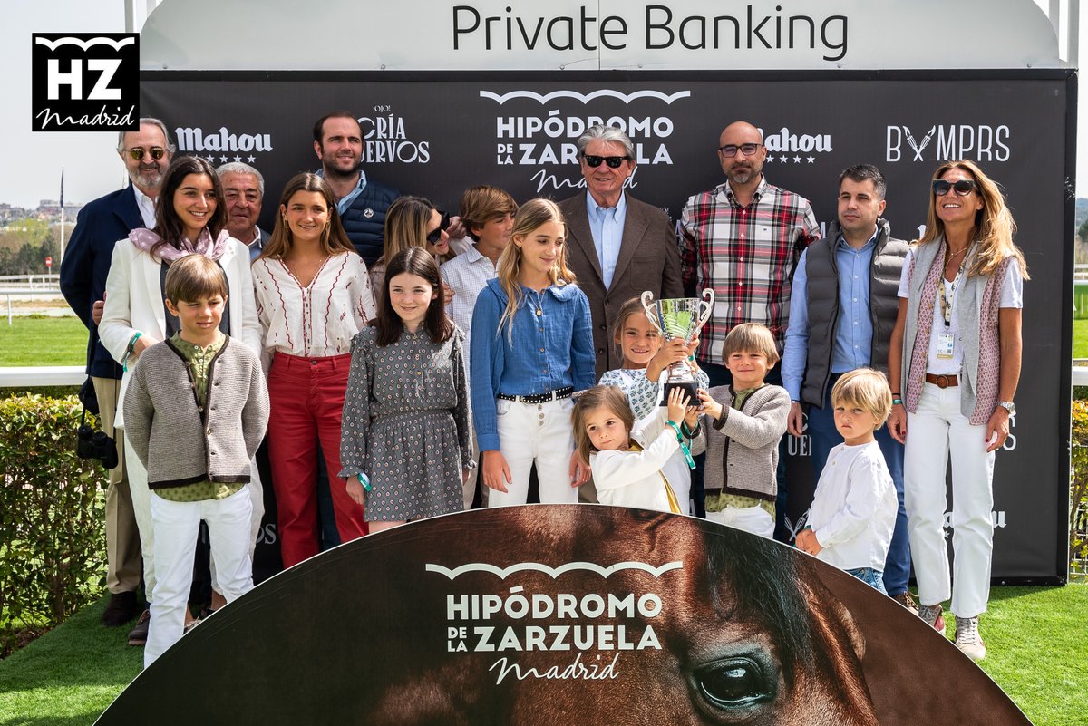 Bonitas maneras de WARRIOR'S REVENGE (Washington Dc) para ganar el Premio Jesús Méndez. Enhorabuena a la gran familia de propietarios, Yeguada Rocío, a su preparador <a href="/ArizkorretaR/">Arizkorreta Racing</a> y al jockey <a href="/JanacekVaclav/">Vaclav Janacek</a>. Entregó el trofeo, Miguel Méndez <a href="/GranPremioTurf/">Gran Premio</a>.
🏆🥇🏇👏