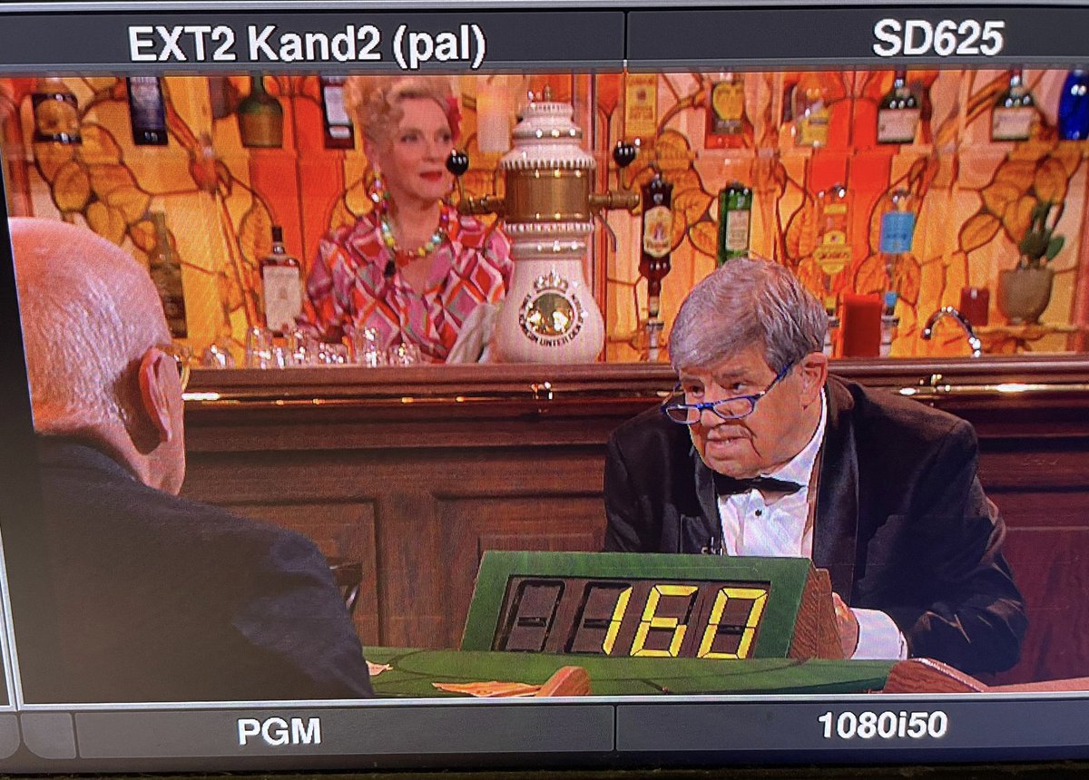 HermanvdZandt's tweet photo. De terugkeer van de Meester! De komende twee weken presenteert Joost Prinsen als vanouds Met het Mes op Tafel. Daarna ben ik er weer. Joost zou zeggen: Let's get this show on the road!! #MHMOT #hupjoost https://t.co/PFOeqxwfxd