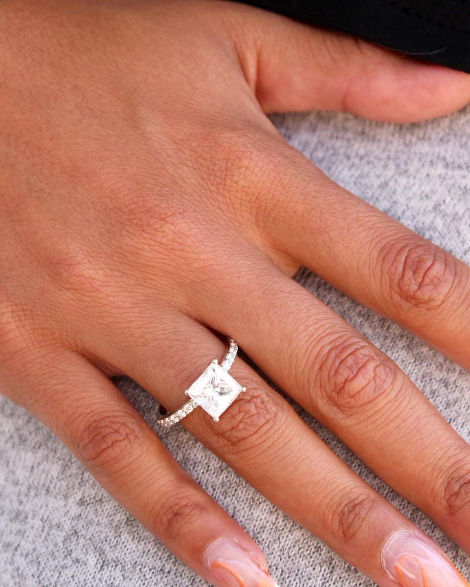 ByMoissanite's tweet image. 𝒯𝒽𝑒 𝒫𝓇𝒾𝓃𝒸𝑒𝓈𝓈 𝒞𝓊𝓉 💍

The chic regal princess cut 😍! 

💻 moissanitebydesign.com 
📧 sales@moissanitebydesign.com 

#moissanite #moissanitesouthafrica  #princesscut #engagementring  #moissanitering