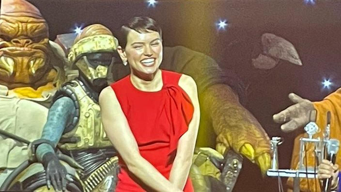 gar_serim's tweet image. Happy Birthday and welcome back! 🎂🤩🤩🤩
#DaisyRidley #ReySkywalker #YesSWC2023 #StarWars