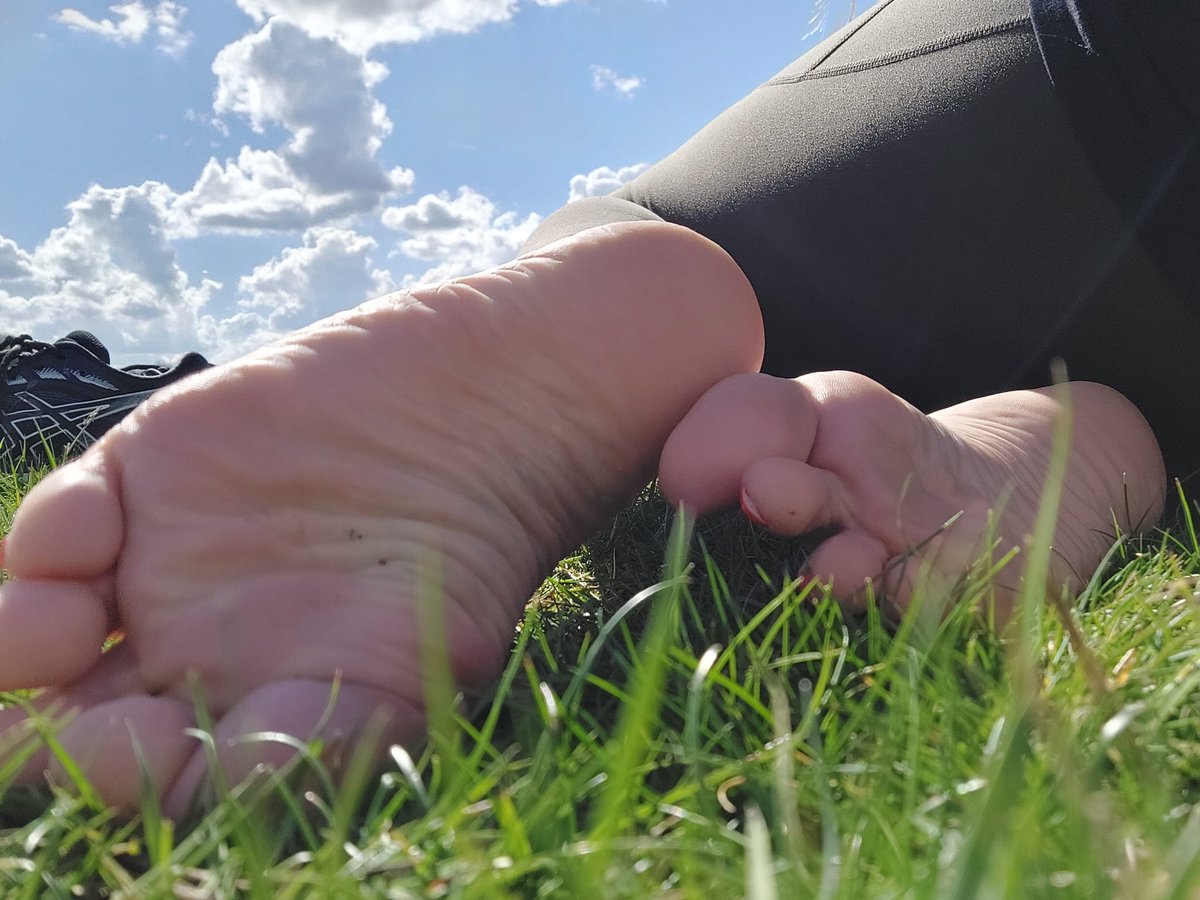 MorganaFit's tweet photo. Happy Easter Monday 🐣 to all feet lovers 👣
#FOOTFETİSH
#goddessworship
#tampling
#RealTime
@SubmissionRoom https://t.co/e0Xn8CerEA