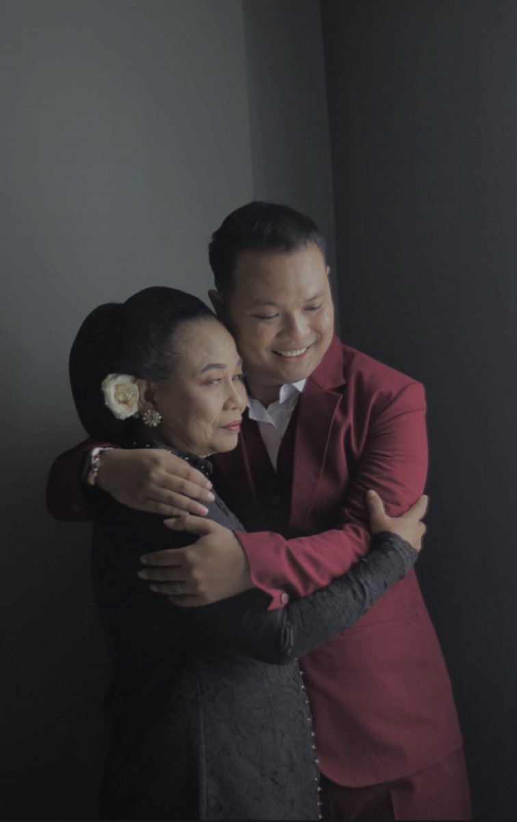 AscaArdian's tweet photo. mom i love you ! gak tau rasaya bersyukur setiap waktu https://t.co/GzL2s6QMxp