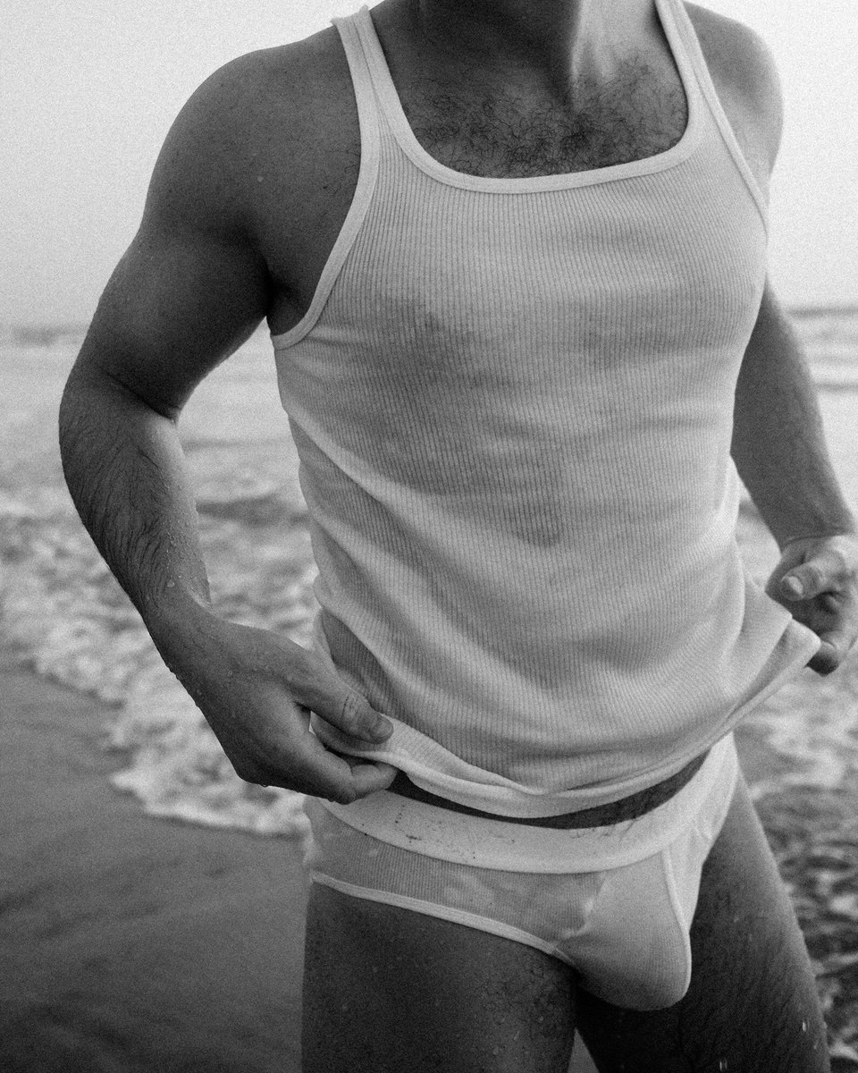 #FRNKOW ESSENTIALS 🐚

Cut from a GOTs certified organic stretch-cotton fabric knitted in Germany.

frnkow.com/category/essen…

#FRNKOWESSENTIALS
#underwear #tanktop #luxury