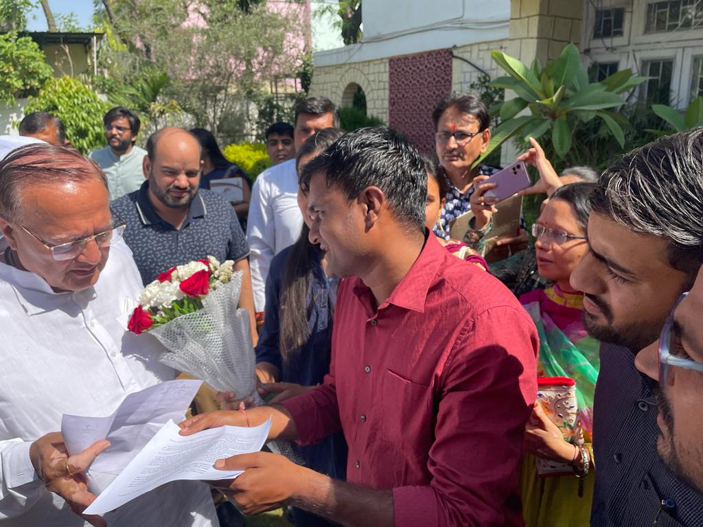 बहुत बहुत धन्यवाद 🥳 <a href="/kailash5533/">Kailash Saini</a> भाईसाहब ✌🏿
उम्मीद है only counseling वालो को भी अप्रैल माह में ही ज्वाइनिंग मिलेगी ✊🏿
<a href="/TheDeepeshJJN/">दीपेश चौधरी</a>