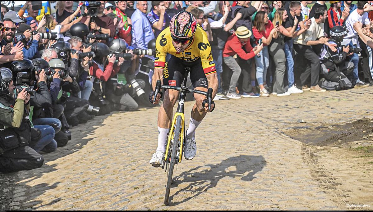 Reliving #parijsroubaix, this was the decisive moment, a flat tyre. Cycling is the hardest, cruelest, but also most beautiful sport. Proud of @WoutvanAert and the whole @JumboVismaRoad (@sporza)