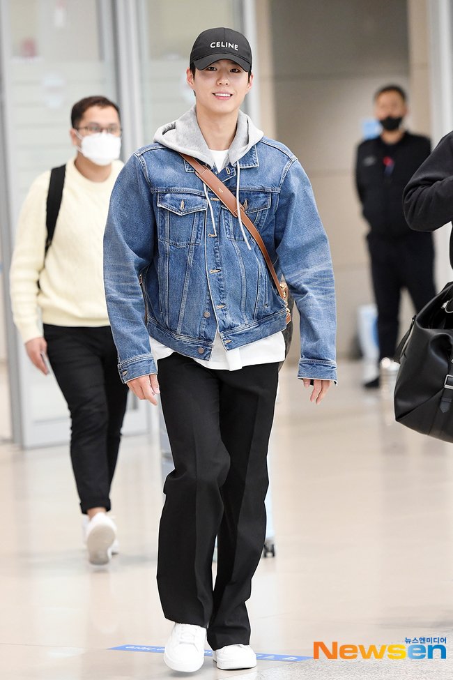 보검복지부 장관님 한국 오셨는데..
얼굴 컨디션이 왜이래..
말이대나 파리에서 오셧는데