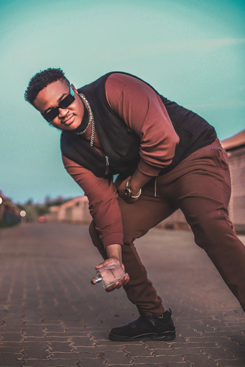 Levi_Musiq's tweet photo. Alabaster Simply Gallant!!!! 🪔🪔 https://t.co/Lyx94H26RC
