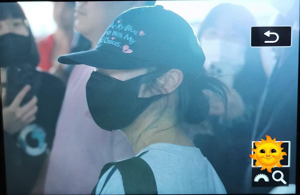 230410 ✨
MAMAMOO 휘인 ICN 입국 

#마마무 #MAMAMOO
#휘인 #WHEEIN #정휘인