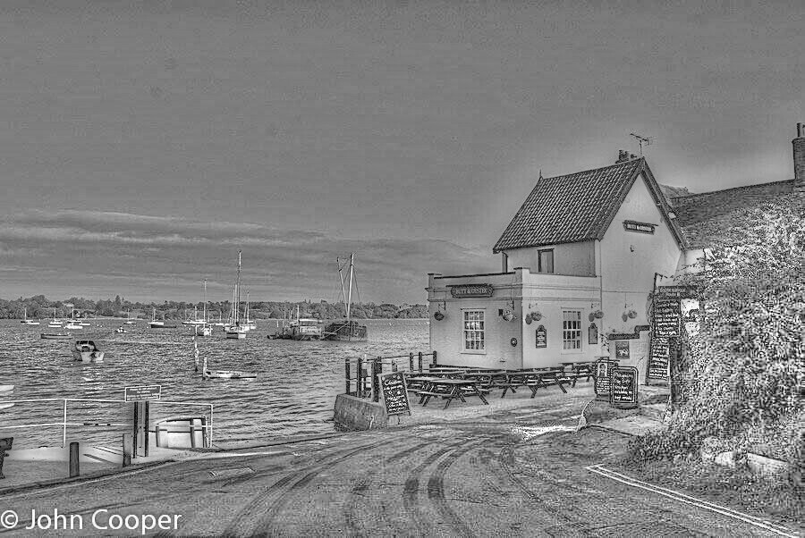TheSuffolkMan's tweet image. en.wikipedia.org/wiki/Butt_and_… #pub #RiverOrwell #PinMill #Chelmondiston #Suffolk boats use to pull alongside for refreshments