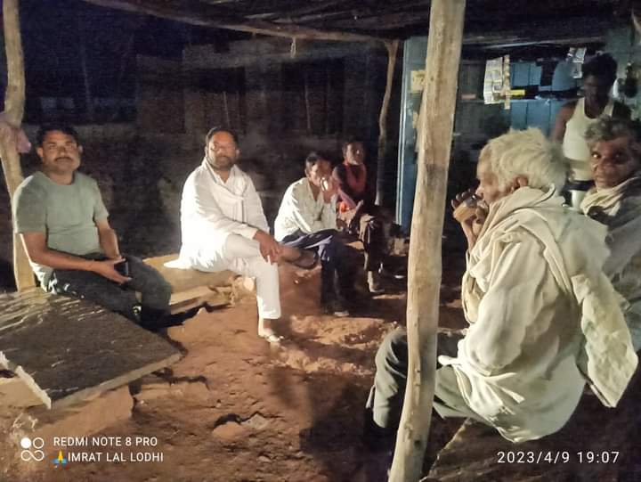 gajraj6266's tweet photo. आज #विधानसभा_94 बाकल क्षेत्र में अपनों के बीच @MPARMYCHIEF भैया जी पहुंचे हालचाल जाना और आगामी चर्चाएं हुई।
#हमारी_विधानसभा_हमारा_परिवार
@AdDharmendra_ @OfficeOfKNath @HIRA_ALAWA @digvijaya_28  @jitupatwari 
@SYadavJabalpur @pcsharmainc 
@tarunbhanotjbp @sunilsardar https://t.co/622rkTbuu0