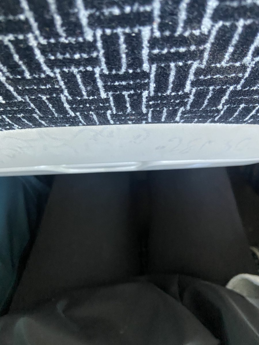 Monicajustbieb's tweet photo. ¿Hay derecho a que te cobren casi 13 euros por un trayecto de 1h y 20 Talavera-Madrid e ir así? @AutocaresSamar https://t.co/GEAUqhy0RT