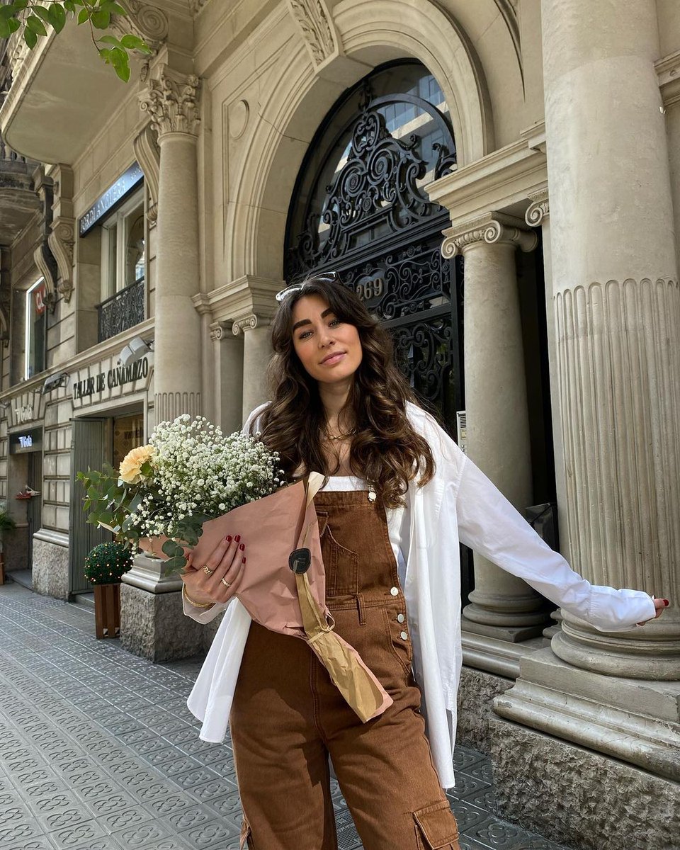 KatelynLyn23's tweet photo. De lente is daar 🫶🌼💐
#stylereels #springoutfits #slowliving #springfashiontrends #howtobeparisian #theperfectsimple #barcelonastyle #ootdgals #fashionaddict #boohoofashion #frenchstyle #parisianstreetstyle https://t.co/l2z2LWnLsF