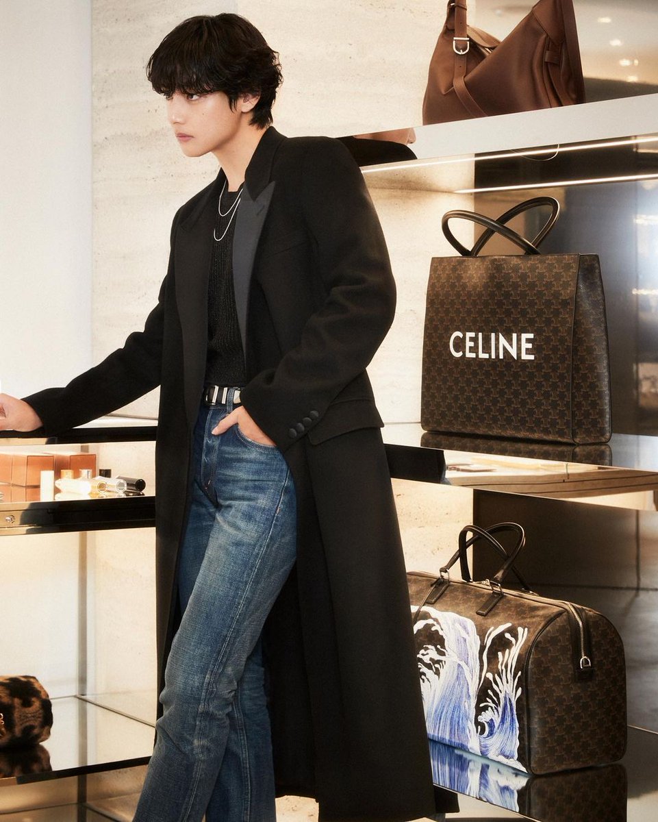 sceneryfortae's tweet photo. The main character, Celine global ambassador V ~

#CelineBoyV #CELINE #V https://t.co/8cP64Zo26X