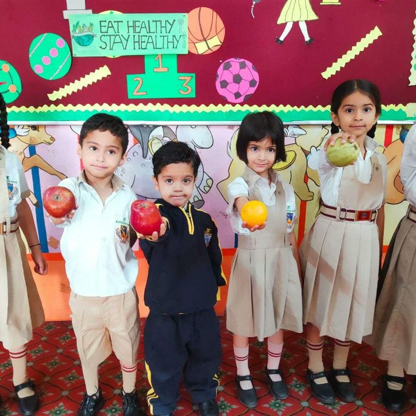 EatRight_Jammu's tweet photo. Students of JK Montessorie British School, Talab Tillo, Jammu participated in #eatrightinitiative 

#eatrightjammu #eatrightindia #jammusmartcitylimited #jammu #fssai #foodfortification #sustainablefood #healthyeating #healthyindia #swasthabharat #Malnutrition #FortifiedFood https://t.co/1SB8TINgJX