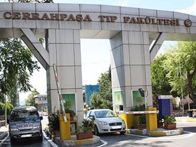 Cerrahpaşa Tıp Fakültesi taşınma adı altında 1,5 aydır kapalı!
Ameliyatlar durdu, yatan hasta servisi neredeyse yok. Tıp öğrencileri ve uzmanlık öğrencileri eğitim alamıyor. Taşınma sürecinin nasıl olacağına dair bilgi paylaşımı yapılmıyor. Cerrahpaşa’yı yok mu ediyorsunuz?