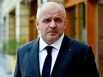 EdoMarcin's tweet photo. Wiecie Państwo, że to ten Judasz był wówczas prawą ręką Prezesa PIS i w dniu zamachu nad Smoleńskiem to on z Jarosławem Kaczyńskim leciał na miejsce zbrodni. On też był odpowiedzialny i odbierał ciało zamordowanego Prezydenta 🇵🇱 Polski.
Dzisiaj wierny żołnierz Tuska - kanalia. https://t.co/g5KlUhl6Xh