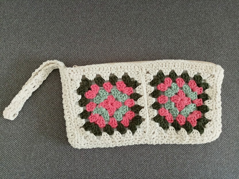 #etsy excited to share my store latest plugin : handmade knit wallet etsy.me/3UqhEhq #beige #birthday #valentinesday #crossbody #minimalist #handmadeknitwallet  #handmadebag #knitwallet #knitbag #shopıng