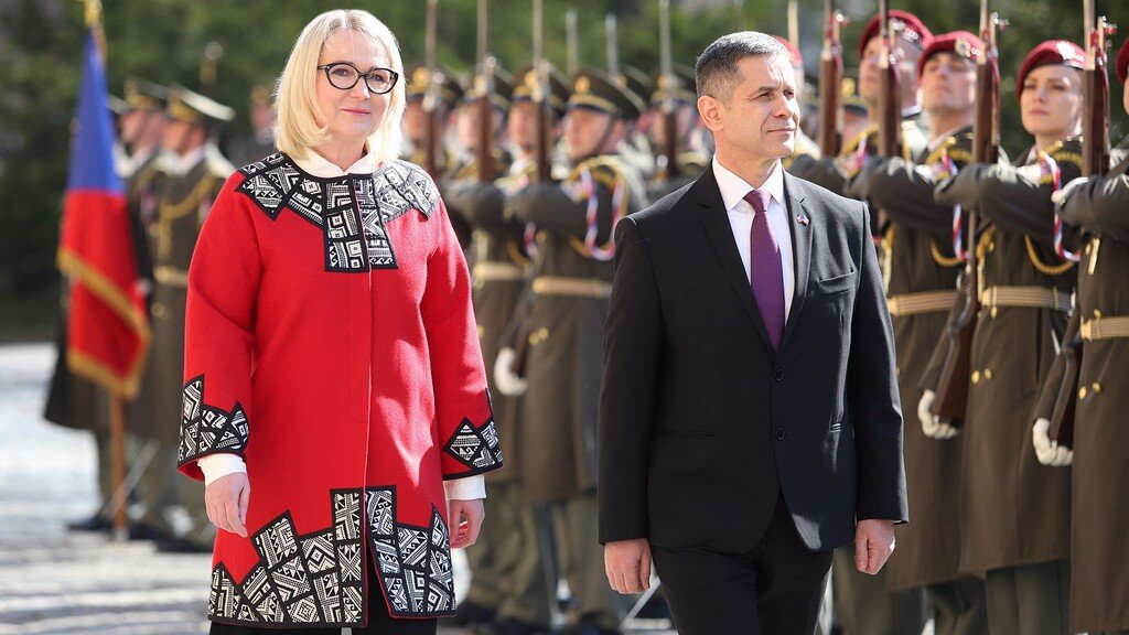 Paní Jana říkala, že vezme pana Svobodu na Libavou, aby viděl...

Mohl by někdo  vzít paní Janu na módní přehlídku, aby viděla ona?