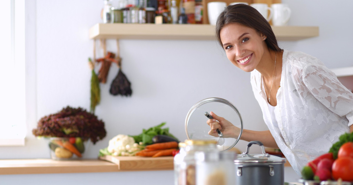 MarieClaire_ru's tweet image. Можно ли сократить расходы на электричество и газ, оптимизировав работу кухонных устройств? Эксперт по энергетике рассказывает, какими лайфхаками можно пользоваться, чтобы снизить счета за электроэнергию.

#готовимдома #лайфхаки #советыхозяйке #домашн...

vk.cc/cn0seU