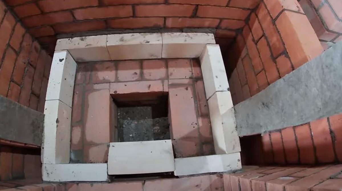 VasilePlinta's tweet image. Una mai veche pe caramida, cu usa semineu‼️😎 #Kuznetsov