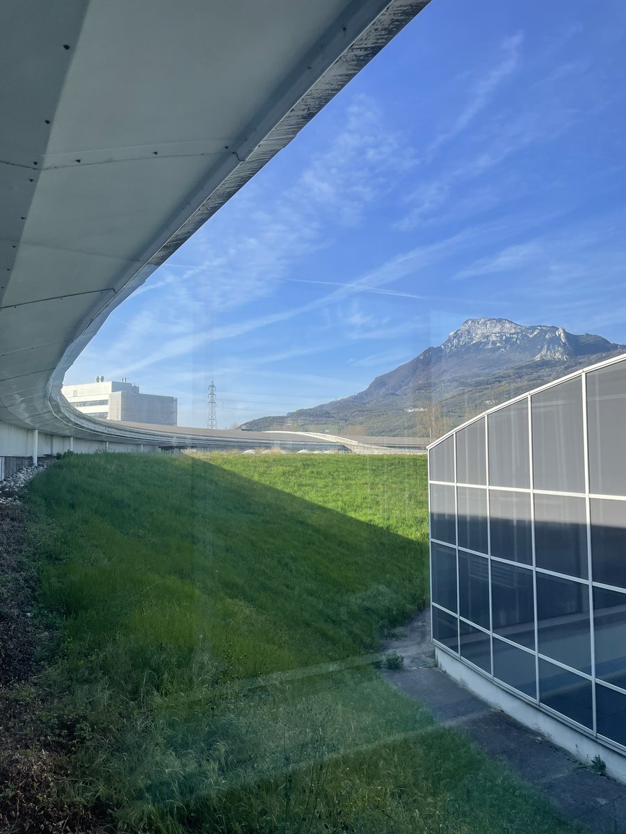 Day 3 at <a href="/esrfsynchrotron/">European Synchrotron</a>! Finally managed to find our way out to see this view form above of the synchrotron in all this glory! 🍩  <a href="/sumitkonar/">Sumit Konar</a> <a href="/bethrosewild/">Beth</a> <a href="/elliotlasc/">Elliot Lascelles</a>