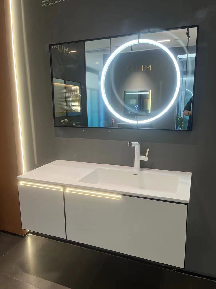 foshanstarlink's tweet image. Upgrade your bathroom with our latest vanity set! Featuring a sleek countertop made of artificial marble, smart mirror features, and a sturdy cabinet material made of oak wood. The melamine finish adds a touch of class to your bathroom decor. #bathroomvanity #artificialmarble